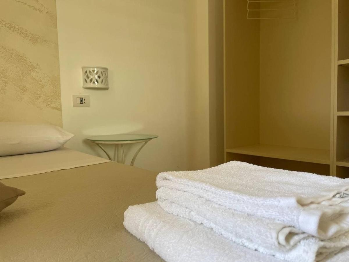 Le Stanze Di Chiara Hotel Torre Lapillo Exterior photo